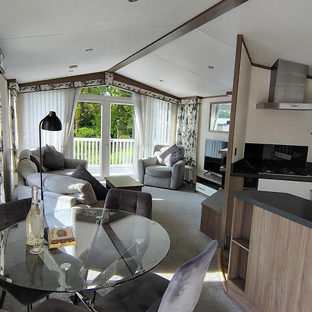 プール Family Breaks At Rockley Park With Prosecco And A Box Of Chocolates On Arrivalヴィラ エクステリア 写真