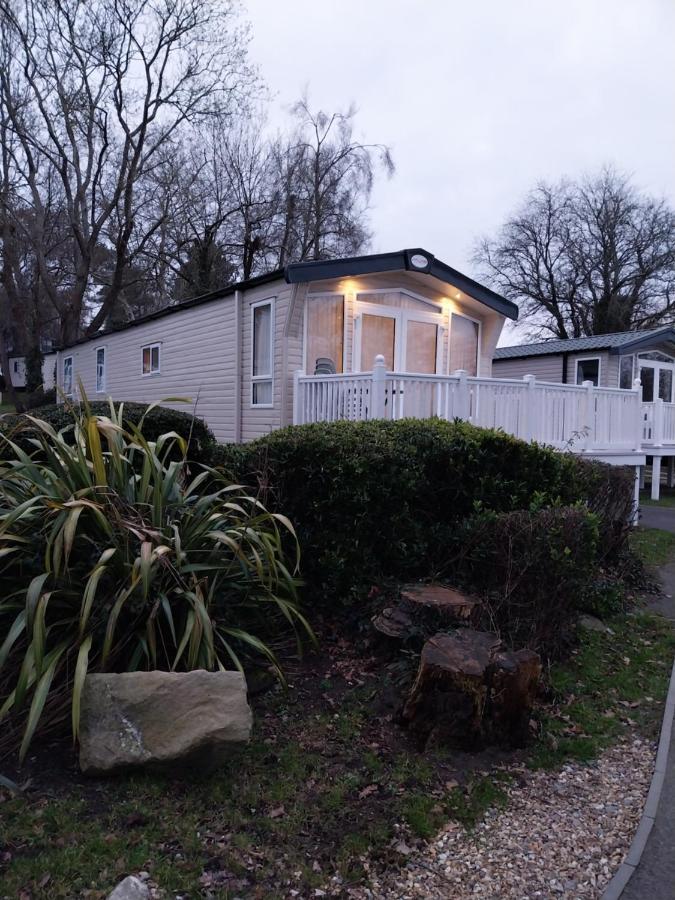 プール Family Breaks At Rockley Park With Prosecco And A Box Of Chocolates On Arrivalヴィラ エクステリア 写真