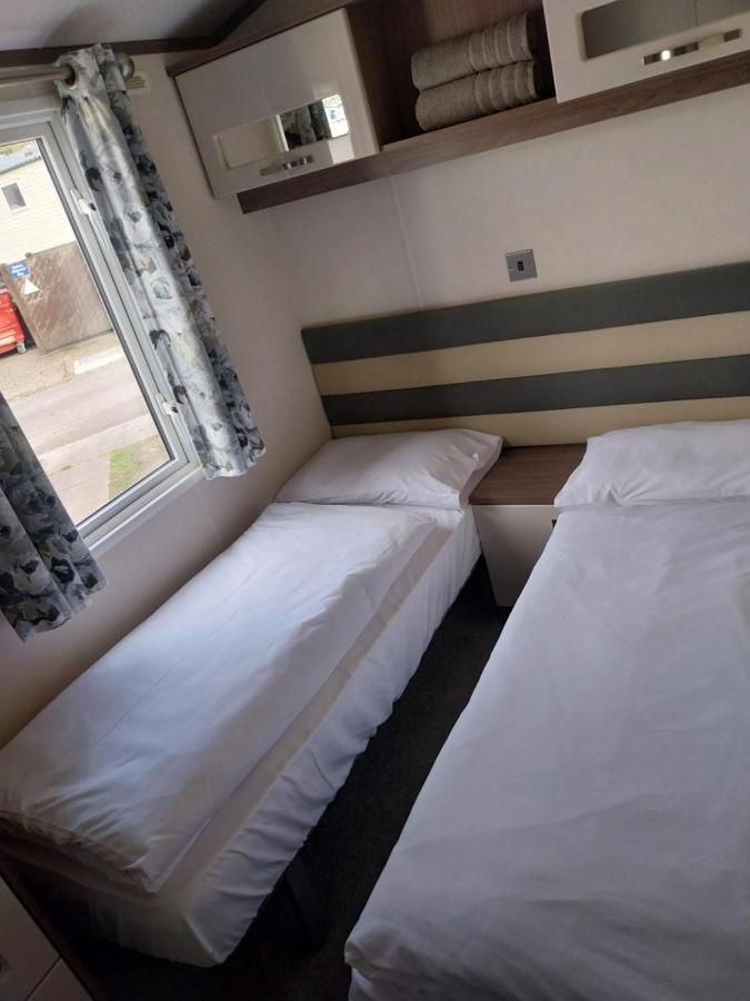 プール Family Breaks At Rockley Park With Prosecco And A Box Of Chocolates On Arrivalヴィラ エクステリア 写真