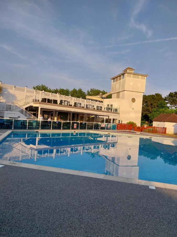 プール Family Breaks At Rockley Park With Prosecco And A Box Of Chocolates On Arrivalヴィラ エクステリア 写真