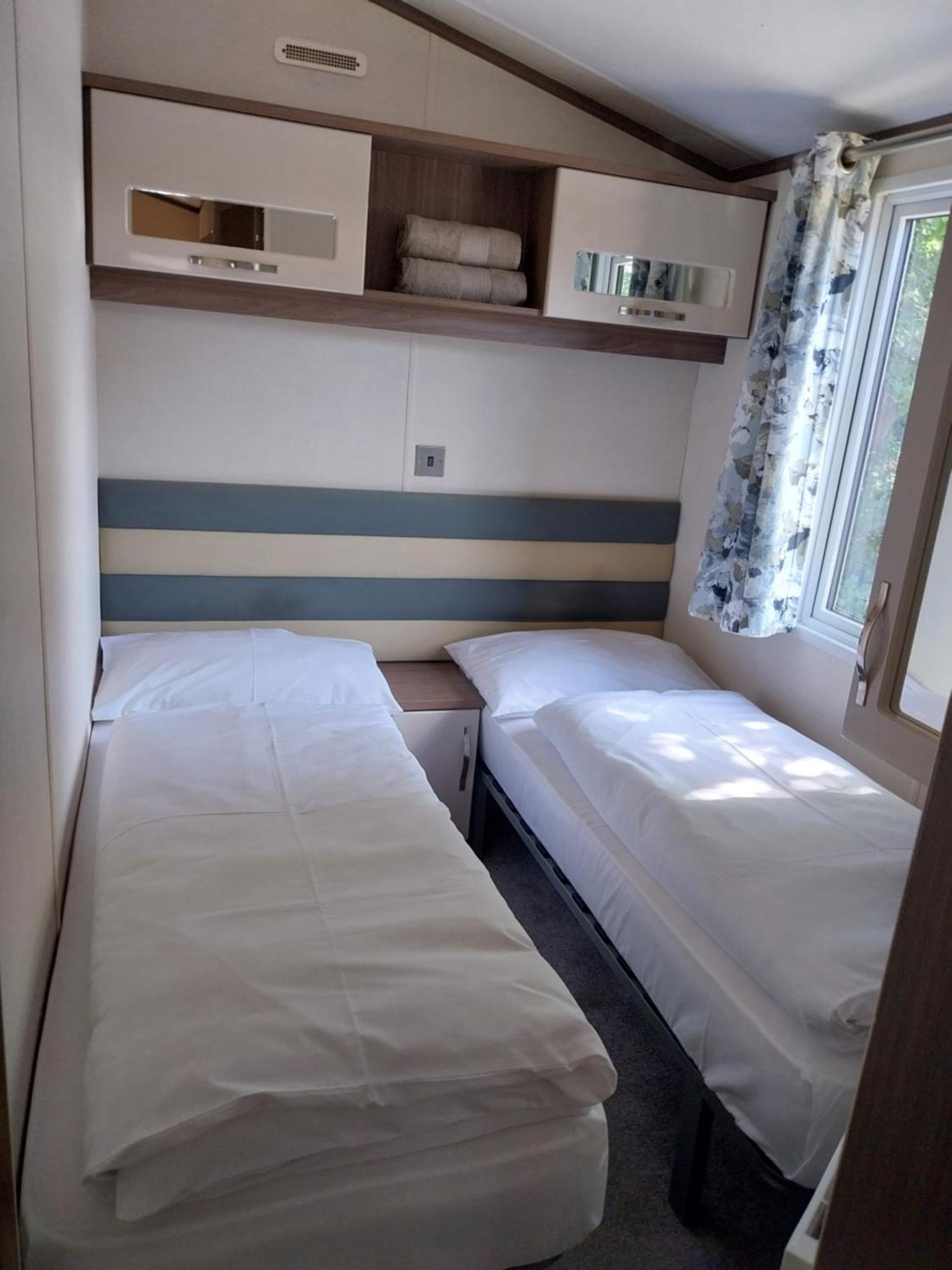 プール Family Breaks At Rockley Park With Prosecco And A Box Of Chocolates On Arrivalヴィラ エクステリア 写真