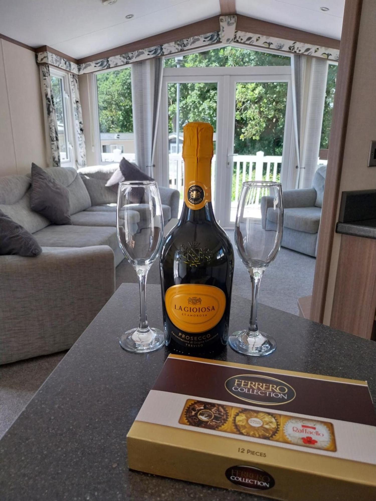 プール Family Breaks At Rockley Park With Prosecco And A Box Of Chocolates On Arrivalヴィラ エクステリア 写真